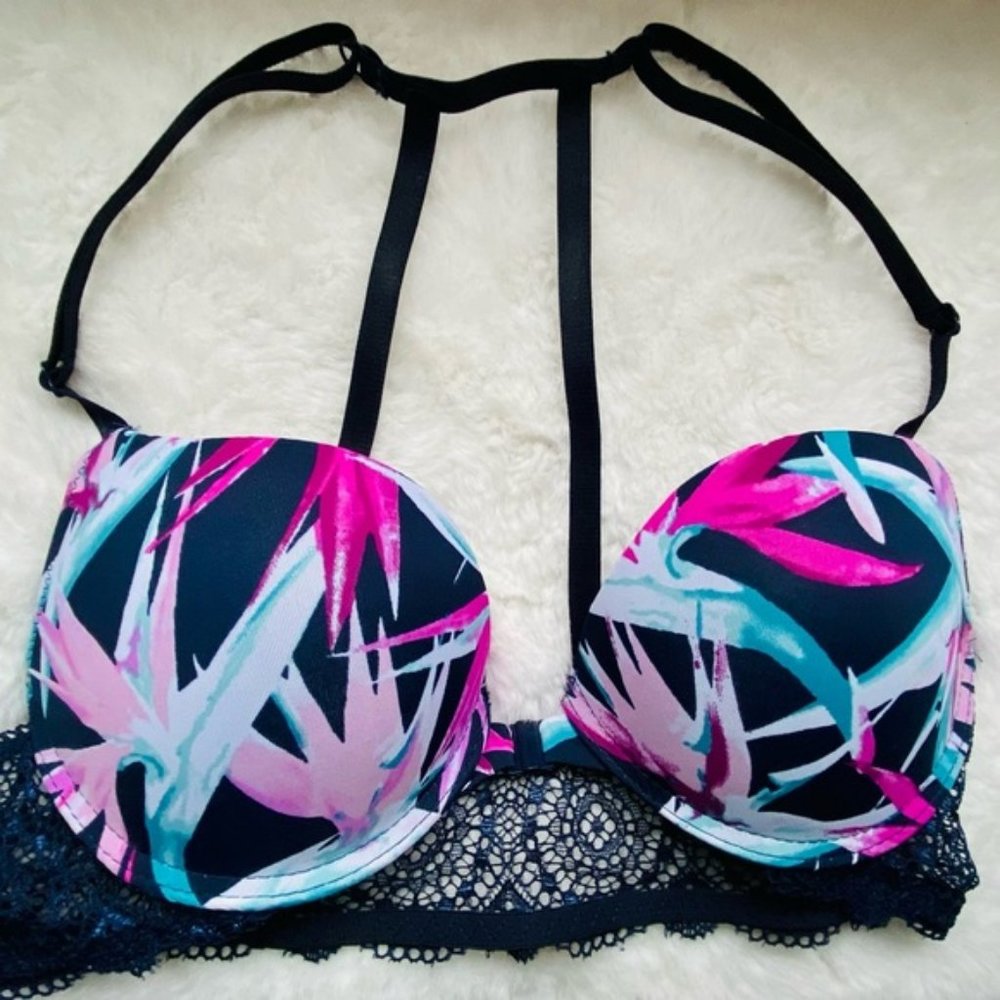 XOXO new 34B Padded with underwire Bra with pretty back strap details.